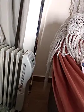 Loly2025 online show from February 16, 2026, 2:32 am