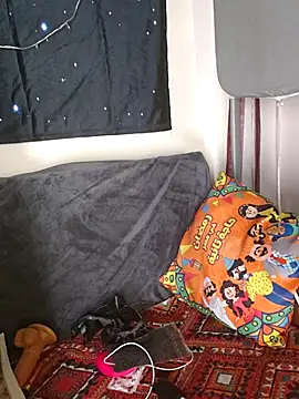 Loly2025 online show from April 10, 2026, 11:56 pm