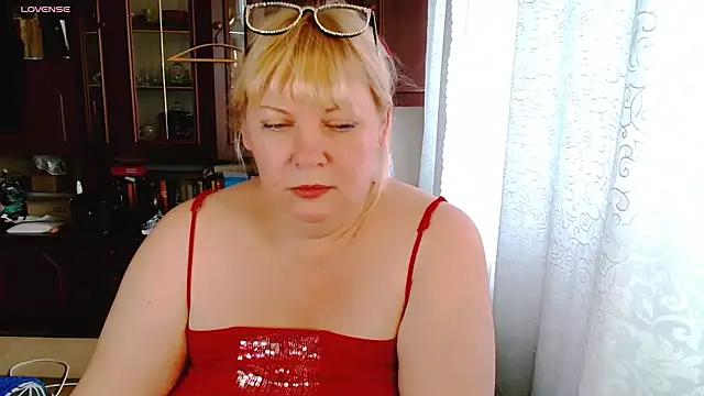 Snapshot of FlowerButterf chatting on April 19, 2026, 11:11 am FlowerButterf online show from April 19, 2026, 11:11 am