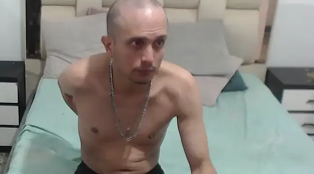 Snapshot of JhonTorres018 chatting on February 14, 2025, 10:14 pm JhonTorres018 online show from February 14, 2025, 10:14 pm