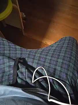 halu5400 online show from December 18, 2025, 1:04 pm