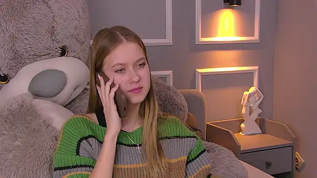 Snapshot of EveMundie chatting on March 3, 2025, 7:07 pm EveMundie online show from March 3, 2025, 7:07 pm