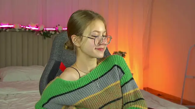 Snapshot of EveMundie chatting on September 27, 2025, 6:19 am EveMundie online show from September 27, 2025, 6:19 am
