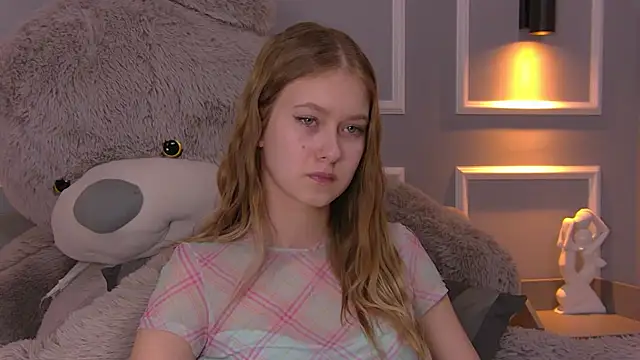 Snapshot of EveMundie chatting on March 2, 2025, 1:20 pm EveMundie online show from March 2, 2025, 1:20 pm