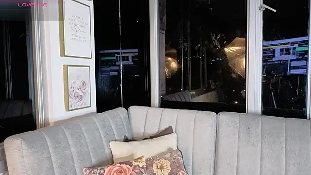 Snapshot of Ivanna_West chatting on February 12, 2026, 10:04 am Ivanna West online show from February 12, 2026, 10:04 am