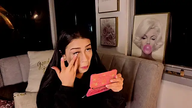 Snapshot of Ivanna_West chatting on December 17, 2025, 10:09 am Ivanna West online show from December 17, 2025, 10:09 am