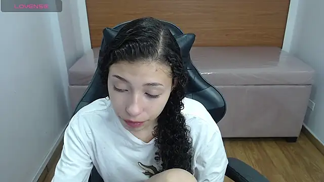 danatella a online show from December 21, 2025, 12:51 pm