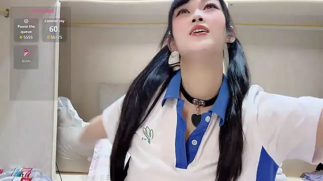 yueyue2003 online show from May 18, 2026, 1:05 pm