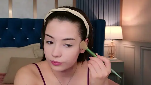 Alice Deleon online show from April 26, 2026, 11:18 am