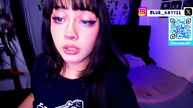 Snapshot of blue_katt chatting on April 30, 2026, 1:56 am blue katt online show from April 30, 2026, 1:56 am