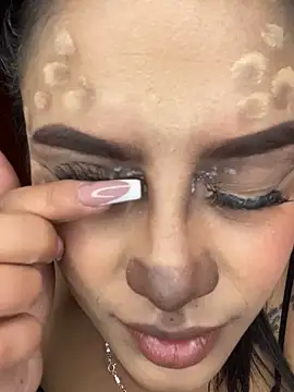 Snapshot of Emily_sharlot chatting on October 31, 2025, 2:24 pm Emily sharlot online show from October 31, 2025, 2:24 pm