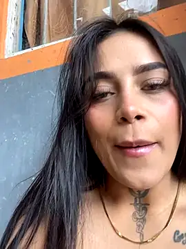 Snapshot of Emily_sharlot chatting on October 17, 2025, 5:59 pm Emily sharlot online show from October 17, 2025, 5:59 pm