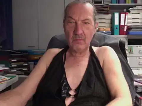 Snapshot of HMStraps01 chatting on February 12, 2025, 3:27 pm HMStraps01 online show from February 12, 2025, 3:27 pm