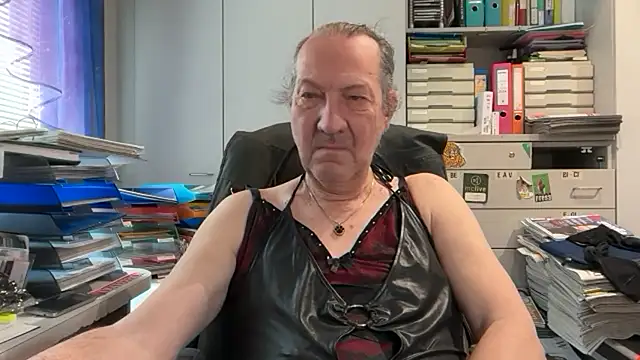 HMStraps01 online show from April 20, 2026, 9:45 am