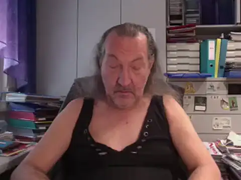 Snapshot of HMStraps01 chatting on December 18, 2024, 10:08 am HMStraps01 online show from December 18, 2024, 10:08 am