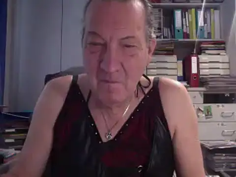 Snapshot of HMStraps01 chatting on November 23, 2025, 8:02 am HMStraps01 online show from November 23, 2025, 8:02 am