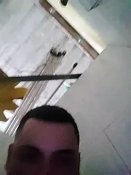 cristhofer001 online show from March 15, 2026, 8:16 pm