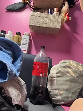 sexymelli18 online show from December 16, 2025, 6:01 pm