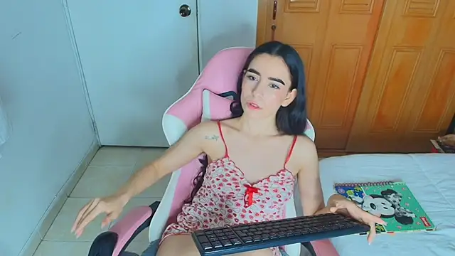 Snapshot of Peach_Rose_ chatting on November 3, 2025, 9:40 pm Peach Rose online show from November 3, 2025, 9:40 pm