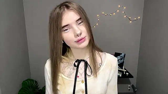 CarolinePepper online show from March 14, 2025, 5:13 pm