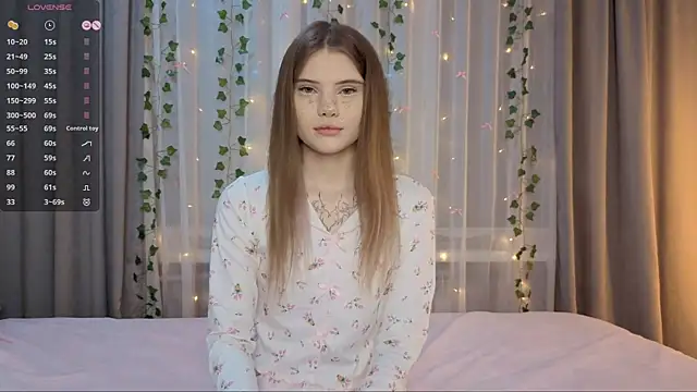 Snapshot of CarolinePepper chatting on February 21, 2026, 1:35 pm CarolinePepper online show from February 21, 2026, 1:35 pm