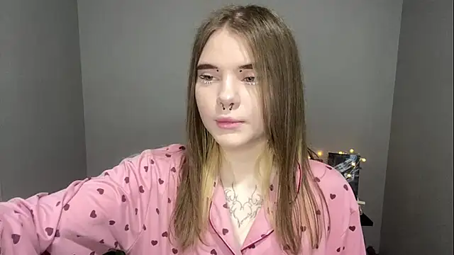 CarolinePepper online show from March 4, 2025, 5:13 pm