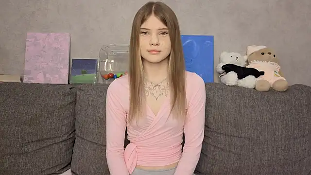 Snapshot of CarolinePepper chatting on May 18, 2026, 1:27 pm CarolinePepper online show from May 18, 2026, 1:27 pm