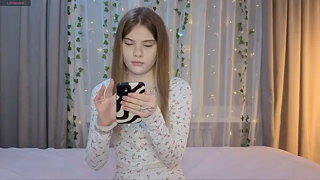 CarolinePepper online show from March 20, 2026, 1:56 pm