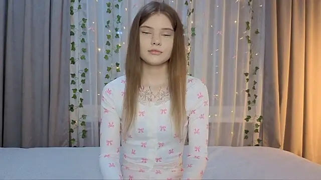 CarolinePepper online show from March 25, 2026, 1:54 pm