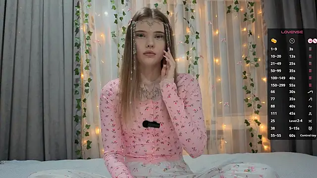 CarolinePepper online show from January 9, 2026, 1:29 pm