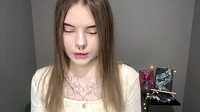 CarolinePepper online show from March 3, 2025, 5:09 pm