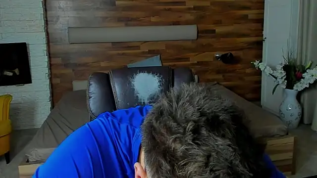 MaxKaiden online show from March 31, 2026, 6:04 am