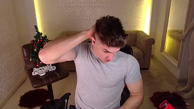 MaxKaiden online show from December 3, 2025, 6:03 am