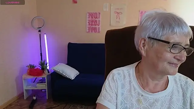 Sandra Snowflake online show from June 11, 2026, 12:13 pm