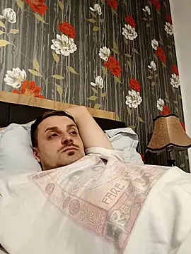 Snapshot of Eusuntnoulgigolo chatting on December 15, 2025, 7:41 pm Eusuntnoulgigolo online show from December 15, 2025, 7:41 pm