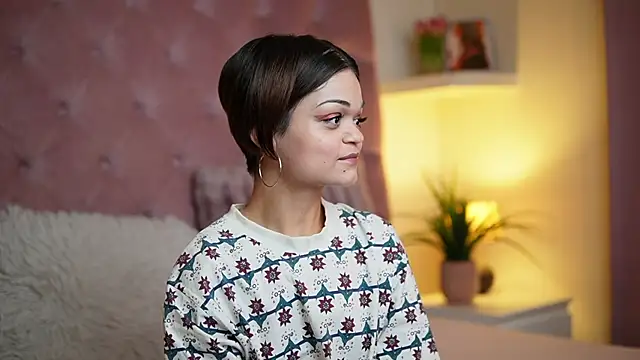 MaiaMini online show from September 9, 2025, 6:39 pm