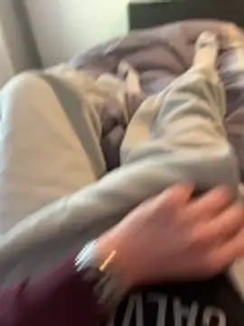 hottboooy online show from April 22, 2026, 1:29 pm