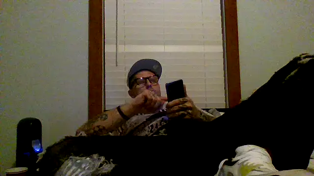Snapshot of mickeyg420 chatting on March 23, 2025, 1:42 am mickeyg420 online show from March 23, 2025, 1:42 am