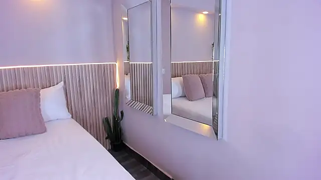 Snapshot of GeorginaReyes chatting on April 7, 2026, 10:55 pm GeorginaReyes online show from April 7, 2026, 10:55 pm