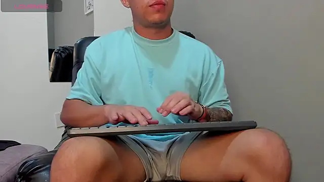 Snapshot of mattiwsmorris_ chatting on February 18, 2026, 2:31 am mattiwsmorris online show from February 18, 2026, 2:31 am