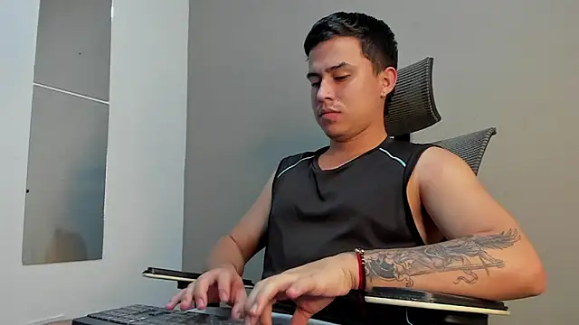 Snapshot of mattiwsmorris_ chatting on December 5, 2025, 6:01 am mattiwsmorris online show from December 5, 2025, 6:01 am