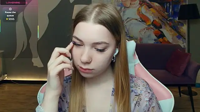 Snapshot of FloraBonde chatting on December 18, 2025, 11:14 am FloraBonde online show from December 18, 2025, 11:14 am