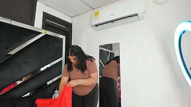 Snapshot of Rubyxht chatting on November 11, 2025, 12:44 pm Rubyxht online show from November 11, 2025, 12:44 pm