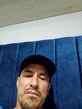 Iuver online show from February 24, 2026, 11:38 pm