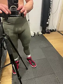 Snapshot of pesyelisa chatting on February 22, 2025, 5:02 pm pesyelisa online show from February 22, 2025, 5:02 pm