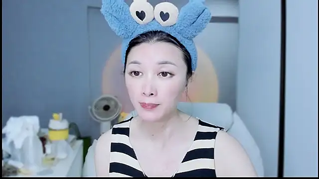 Snapshot of A_dabo chatting on November 4, 2025, 2:43 pm A dabo online show from November 4, 2025, 2:43 pm