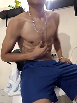 Snapshot of LeonRoots chatting on February 17, 2026, 3:59 am LeonRoots online show from February 17, 2026, 3:59 am