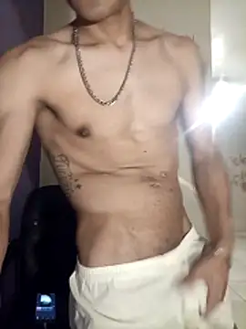 Snapshot of LeonRoots chatting on February 4, 2026, 7:47 am LeonRoots online show from February 4, 2026, 7:47 am