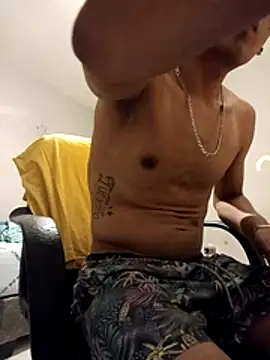 Snapshot of LeonRoots chatting on March 9, 2026, 5:55 am LeonRoots online show from March 9, 2026, 5:55 am