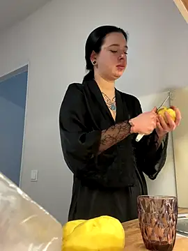 Snapshot of AlishaPrettyBlade chatting on December 19, 2025, 1:13 pm AlishaPrettyBlade online show from December 19, 2025, 1:13 pm